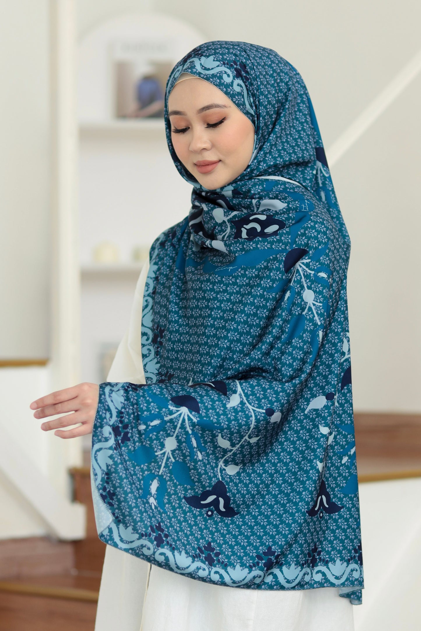 TULUS in MAJOLICA BLUE